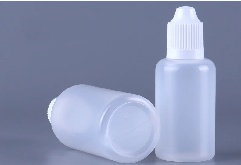 e-liquid dropper bottles feature textured anti-slip bases